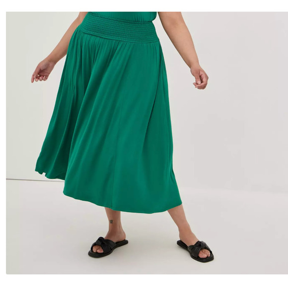 TORRID Green Maxi Super Soft Smocked Waist Skirt Women Plus Size 4 4X 26 NEW NWT - Picture 1 of 8